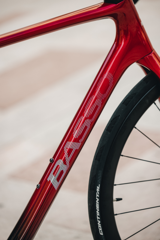 Diamante disc, candy red, Shimano Ultegra Di2, Microtech RE38, 2023