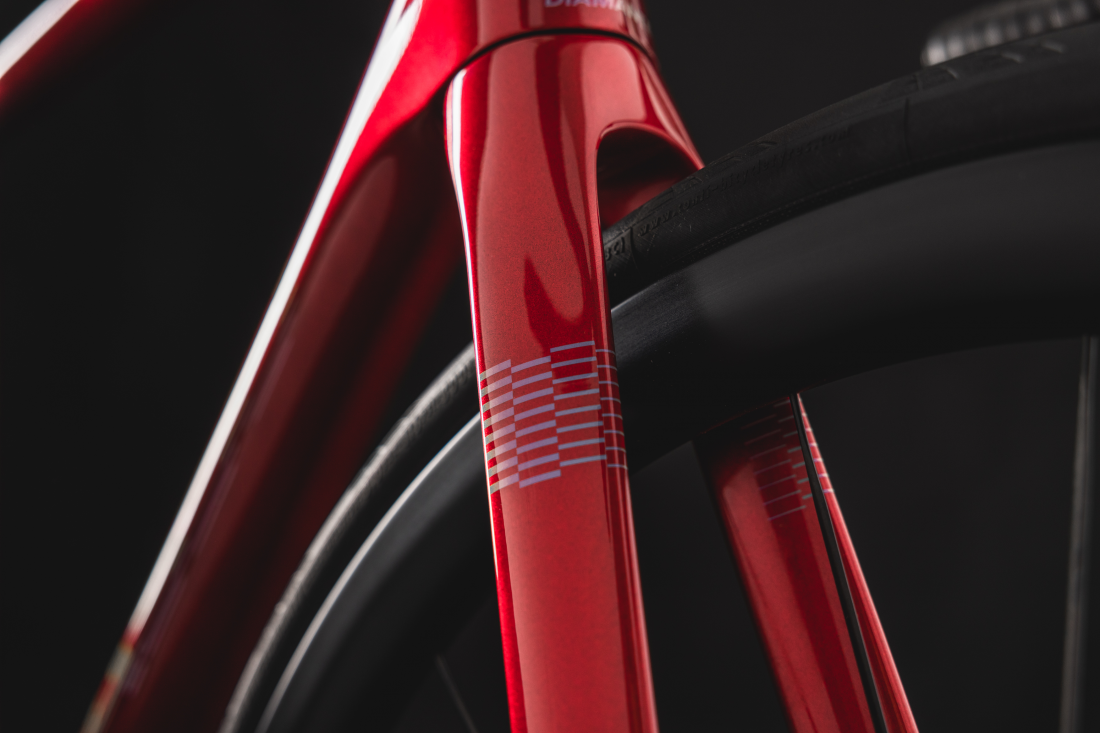 Diamante disc, candy red, Shimano Dura-Ace Di2, Microtech RE38, 2023